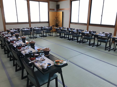 割烹日の出 イステーブル式お膳